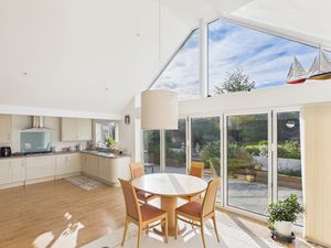 Lounge/Dining- click for photo gallery